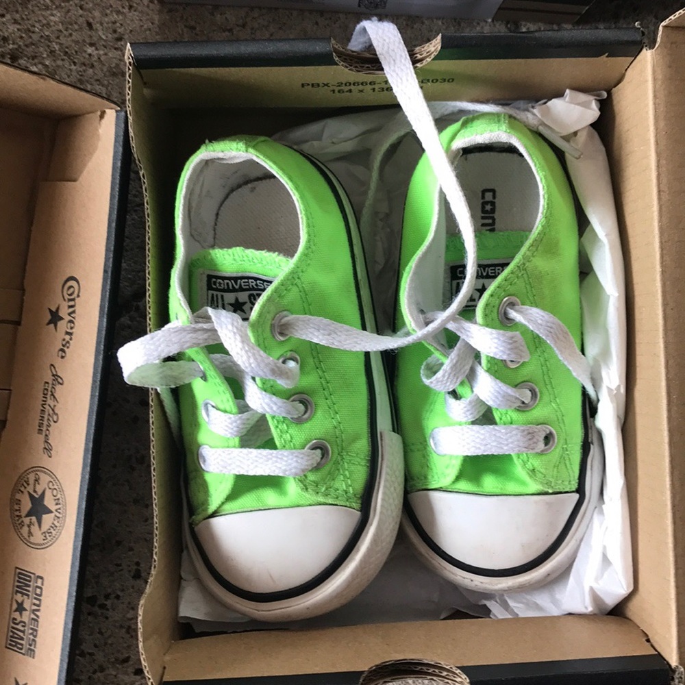 Green Converse size 5